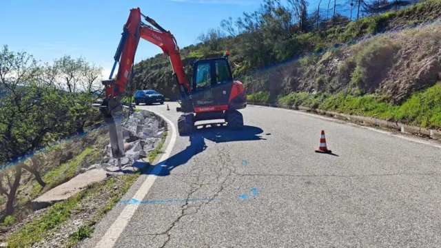 Macharaviaya inicia las obras en la carretera MA-3201 tras las intensas lluvias