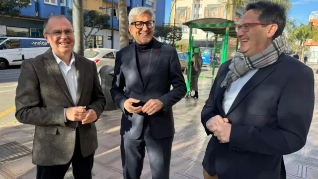 Exigen a Juanma Moreno que amplíe la frecuencia de los autobuses que conectan Rincón de la Victoria con Málaga