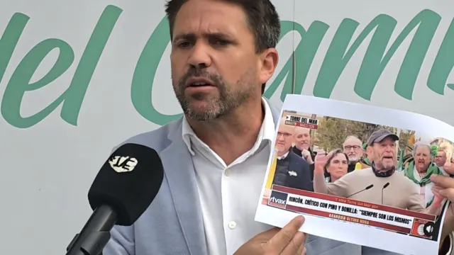 José Pino: “Manolo Rincón y Atencia vuelven a reivindicar décadas después un Ayuntamiento para Torre del Mar para seguir con su chiringuito”