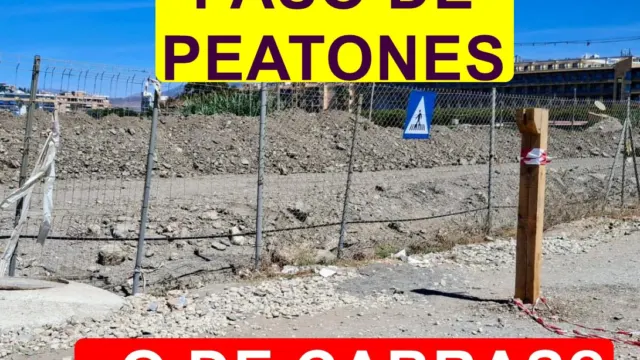 Los vecinos del Ensanche Oeste de Torre del Mar claman contra el «sendero de cabras» que los mantiene aislados