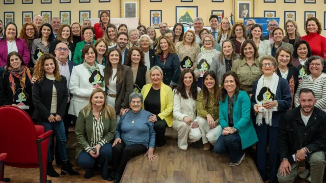 La Diputación reconoce a 20 mujeres de la Axarquía por su talento, su compromiso con la igualdad y por ser ejemplo para el resto de la sociedad