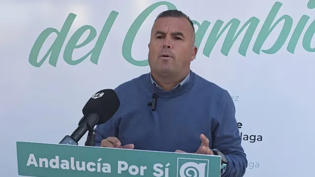 Serafín Pérez califica de “auténtico desastre” la organización del Triatlón de Torre del Mar por parte de Manolo Gutiérrez y el PP de Lupiáñez