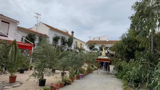 Moclinejo: el pueblo donde «robar» macetas es una tradición sagrada