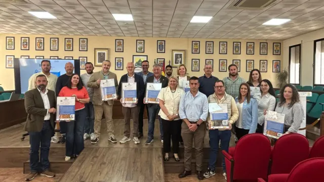 Mancomunidad entrega a los ayuntamientos un centenar de paneles informativos con los principales recursos turísticos andalusíes de la Axarquía