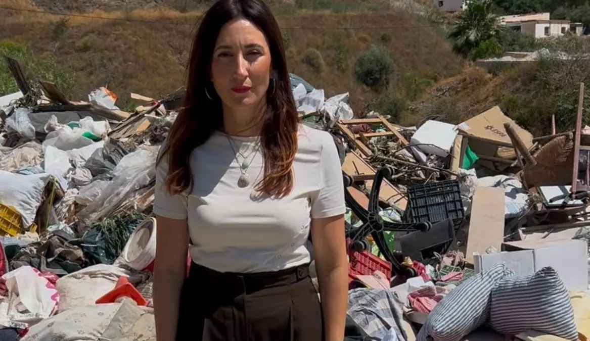 Denuncian la acumulación de residuos, la falta de personal en limpieza y exigen un plan de choque para mejorar la imagen de Torrox