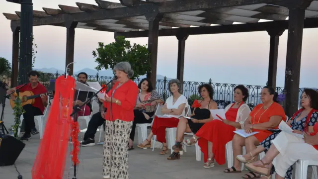 Periana celebra la magia de la poesía bajo las estrellas en su IV Velada Poética