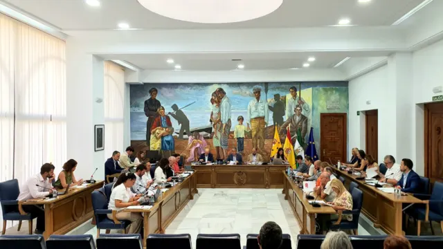 El Pleno de Rincón de la Victoria aprueba por unanimidad una moción institucional para reclamar a Correos que mantenga abierta la oficina de La Cala…