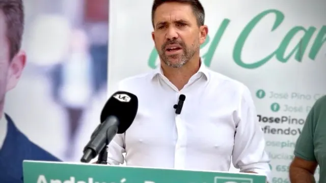 José Pino: “Atencia se gasta 18.000 euros en una tela para Halloween y se gasta 4 veces el presupuesto que tiene, es una ruina para el Ayuntamiento”