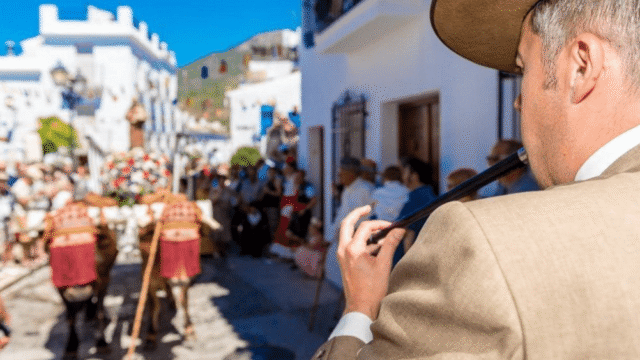 La Húngara, Raya Real y ‘No me pises que llevo chanclas’ ponen ritmo a la Feria de Frigiliana 2026