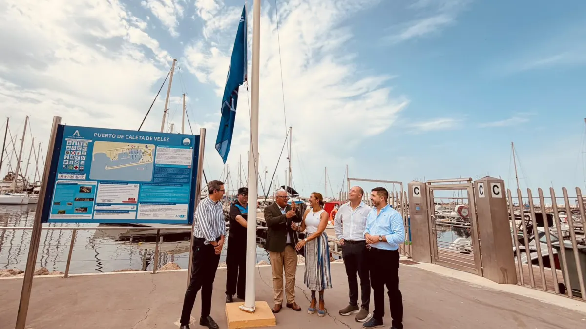 El Puerto de Caleta de Vélez recupera la Bandera Azul tras la modernización de sus instalaciones
