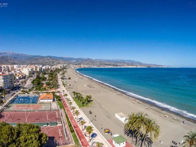 Un agente de la Guardia Civil fuera de servicio evita una tragedia al salvar a un menor atragantado en Torre del Mar