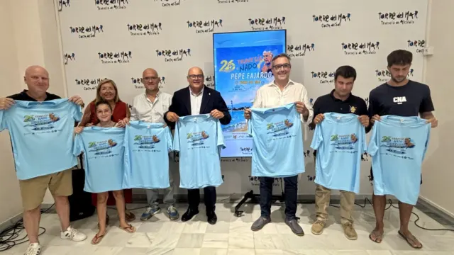 Torre del Mar presenta la XXVI Travesía a Nado Pepe Fajardo, una cita deportiva para mantener vivo su legado
