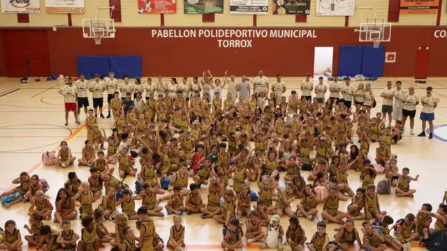 Torrox inaugura la décima edición de su Campamento Deportivo Bilingüe con más de 200 participantes