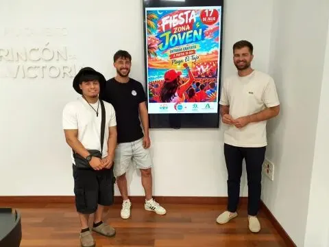 La Feria de Rincón de la Victoria estrena su Zona Joven en la playa de El Tajo con música en directo y un Punto Violeta