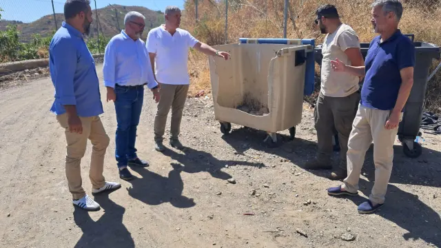 José Bernal exige a la Diputación que renueve los contenedores de residuos en mal estado en los pueblos