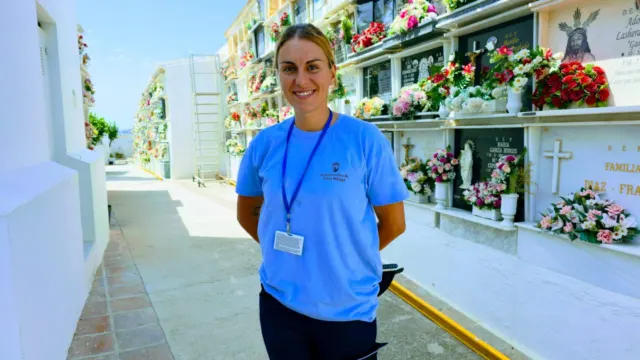 Patricia Serrano, la primera mujer sepulturera de la historia de Vélez-Málaga