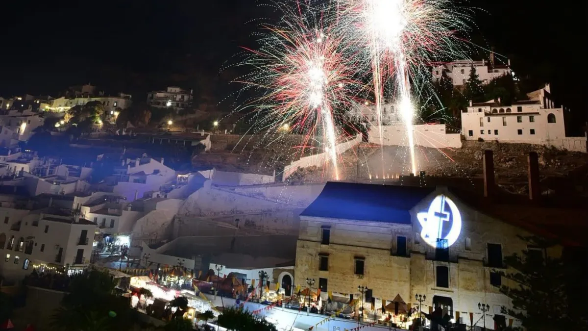 Frigiliana sustituye la pirotecnia por espectáculos multimedia en el Festival 3 Culturas para evitar riesgos de incendio