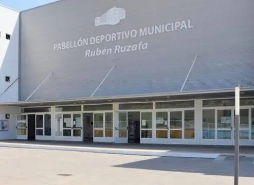 Instalaciones deportivas a la altura de sus atletas: El PSOE de Rincón de la Victoria reclama un nuevo pabellón municipal y una pista de atletismo…
