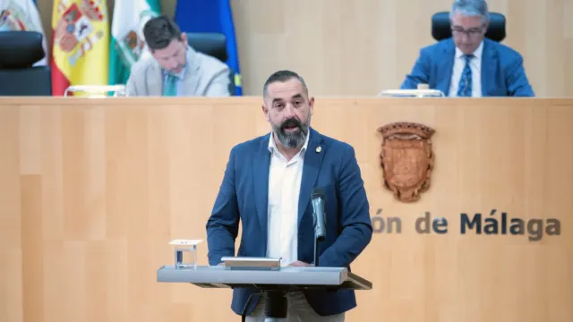 El alcalde de El Borge exige a la Diputación que reactive el plan de cajeros automáticos para los pueblos de Málaga