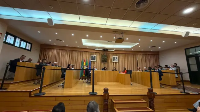 El Pleno extraordinario de Vélez-Málaga da cuenta de la renuncia de Jesús Lupiáñez e inicia el proceso para elegir a su nuevo alcalde