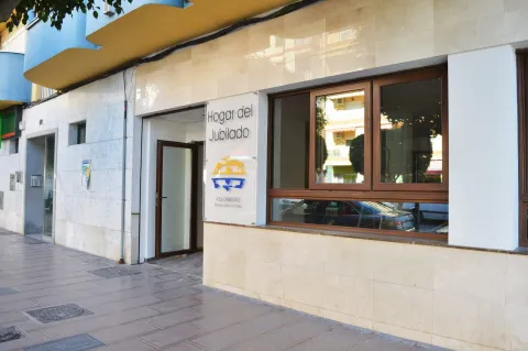 El Ayuntamiento saca a licitación la gestión del servicio de la cafetería del Hogar del Jubilado de Rincón de la Victoria