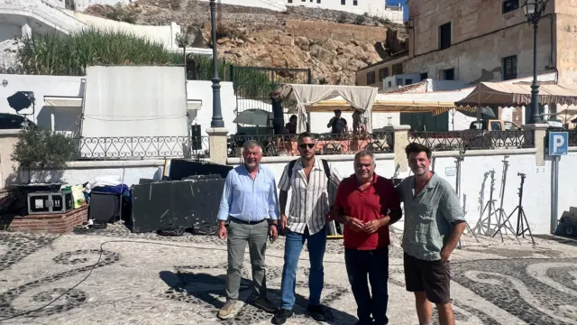 Frigiliana, Riogiordo, Maro y Caleta de Vélez se convierten en el plató de Disney con el rodaje de la serie ‘Fuimos Eternos’