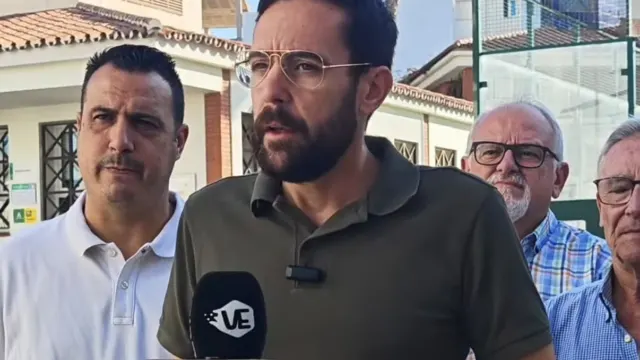 Víctor González denuncia la suspensión continuada de clases deportivas en Vélez-Málaga por la «mala organización» y la división de las plantillas