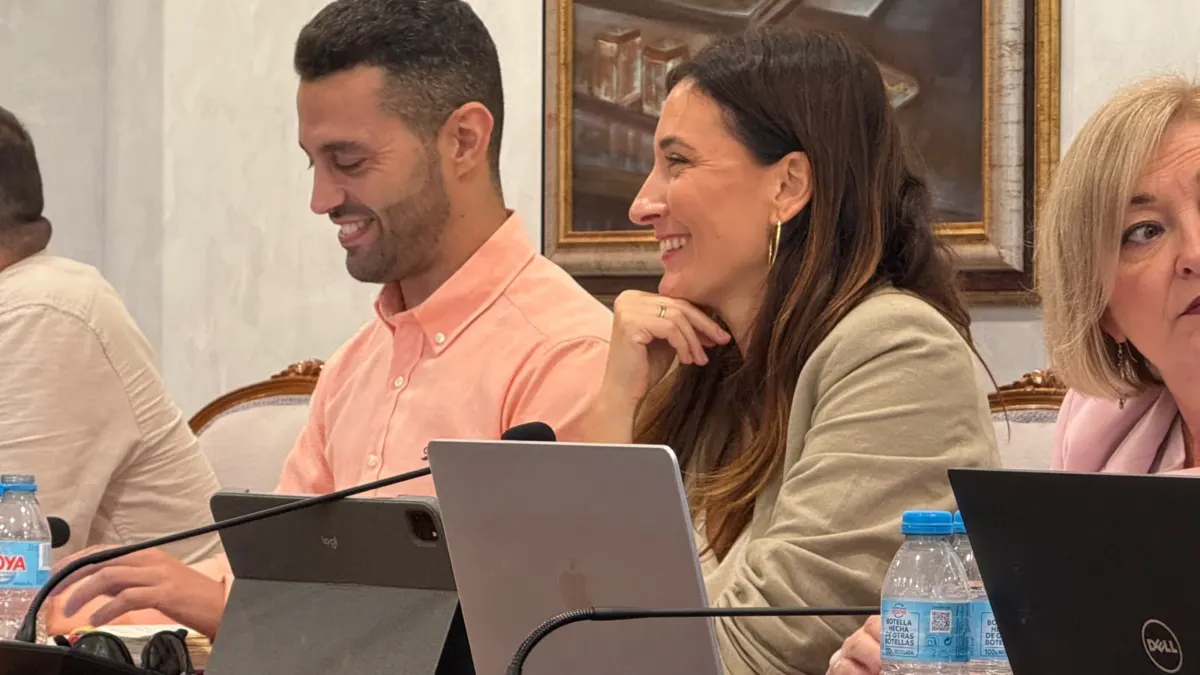 Polémica en Torrox: el PSOE destapa cobros de hasta 150 euros a mayores por viajes cuyas aportaciones debían ser voluntarias