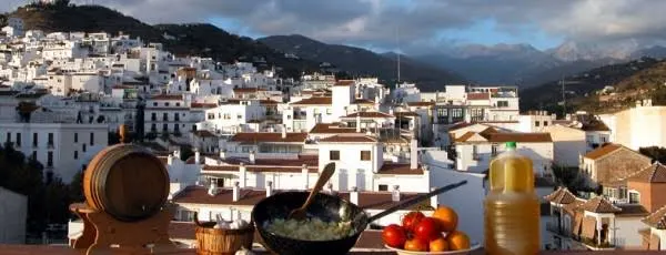 Abierto el plazo para los concursos del cartel anunciador y del vino del terreno de la 45ª Fiesta de las Migas de Torrox